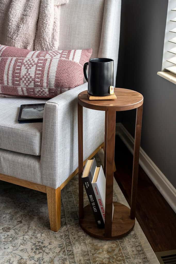 17 Smart End Table Decor Ideas that will Transform Your Living Room 6 farmhouse end table decor ideas