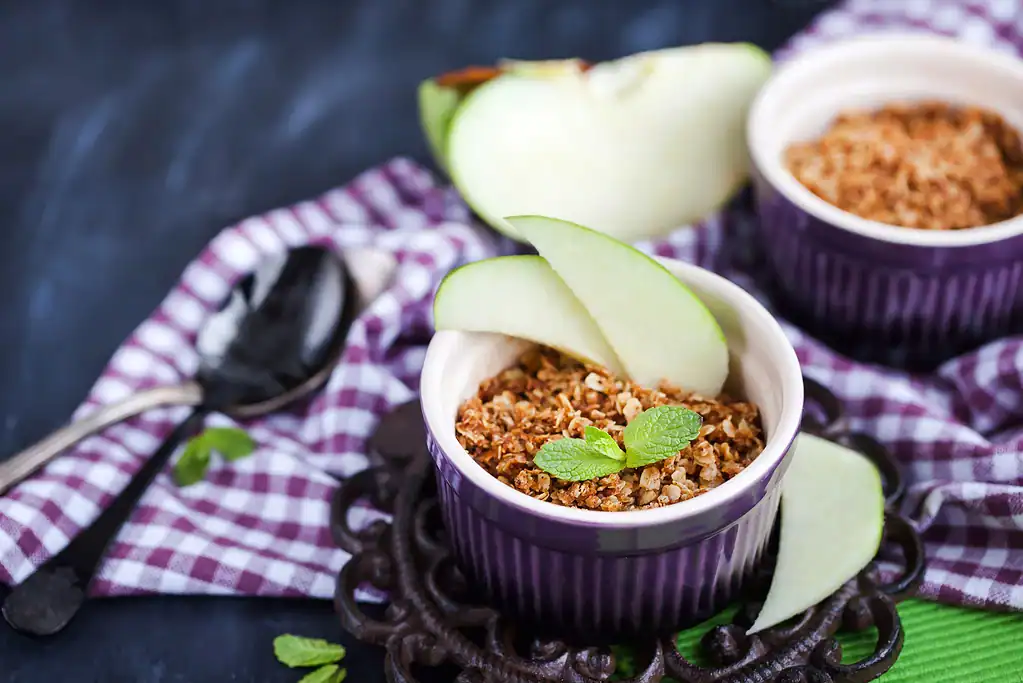 14 Healthy and Easy Thanksgiving Recipes to Wow Your Guests 12 Apple Crisp with Oat Topping