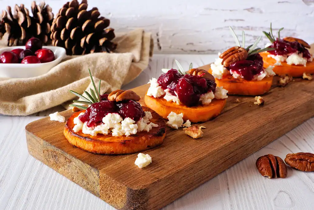 14 Healthy and Easy Thanksgiving Recipes to Wow Your Guests 3 Cranberry and Goat Cheese Crostini