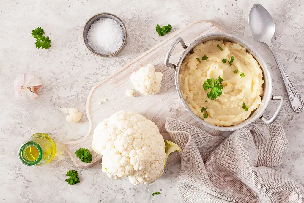 14 Healthy and Easy Thanksgiving Recipes to Wow Your Guests 6 Garlic and Herb Mashed Cauliflower