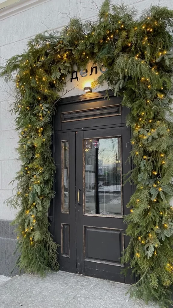 Minimalist Christmas Front Door Decor  