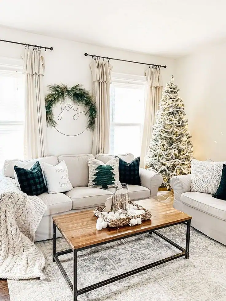 Simple Christmas Living Room Décor  