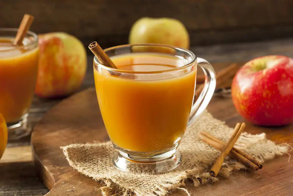 14 Healthy and Easy Thanksgiving Recipes to Wow Your Guests 14 Spiced apple cider