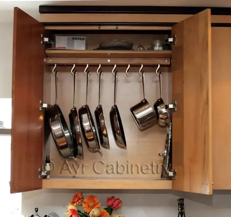 Hanging pot cabinet