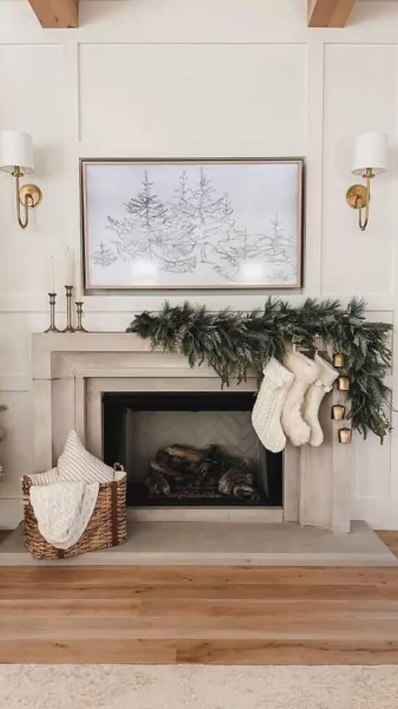 26 Delightful Christmas Mantel Decor Ideas for a Festive Home 3 fireplace for Christmas