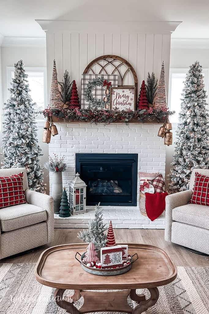 26 Delightful Christmas Mantel Decor Ideas for a Festive Home 8 traditional christmas mantel
