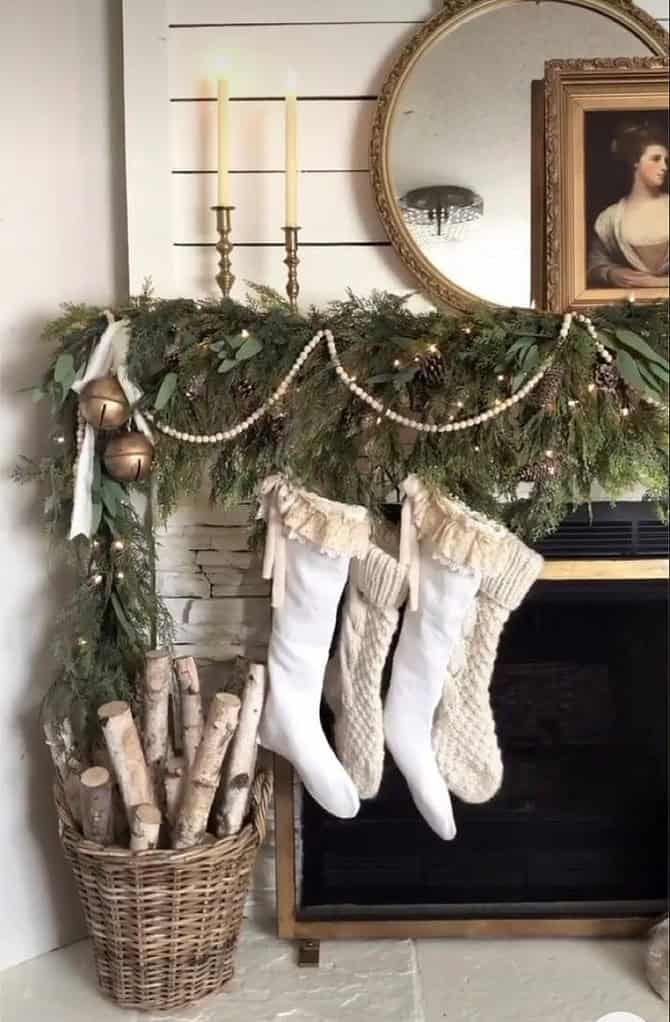 26 Delightful Christmas Mantel Decor Ideas for a Festive Home 15 vintage Christmas mantel