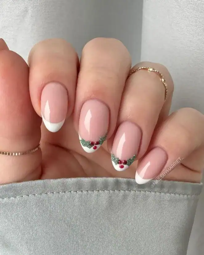 28 Easy Christmas Nail Design Ideas That Are Extra Festive 16 Classy Christmas Nails