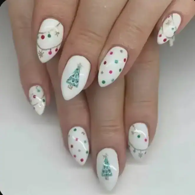 28 Easy Christmas Nail Design Ideas That Are Extra Festive 21 DIY Christmas Nails