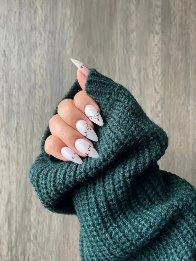 28 Easy Christmas Nail Design Ideas That Are Extra Festive 22 Festive Christmas Nails