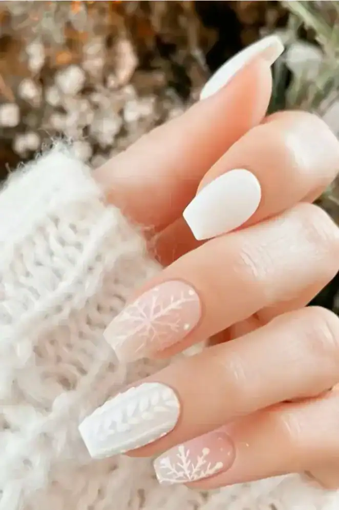 28 Easy Christmas Nail Design Ideas That Are Extra Festive 28 Simple Christmas Nails