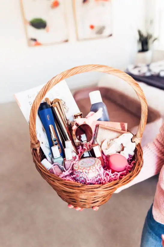 Easter-basket-for-woman