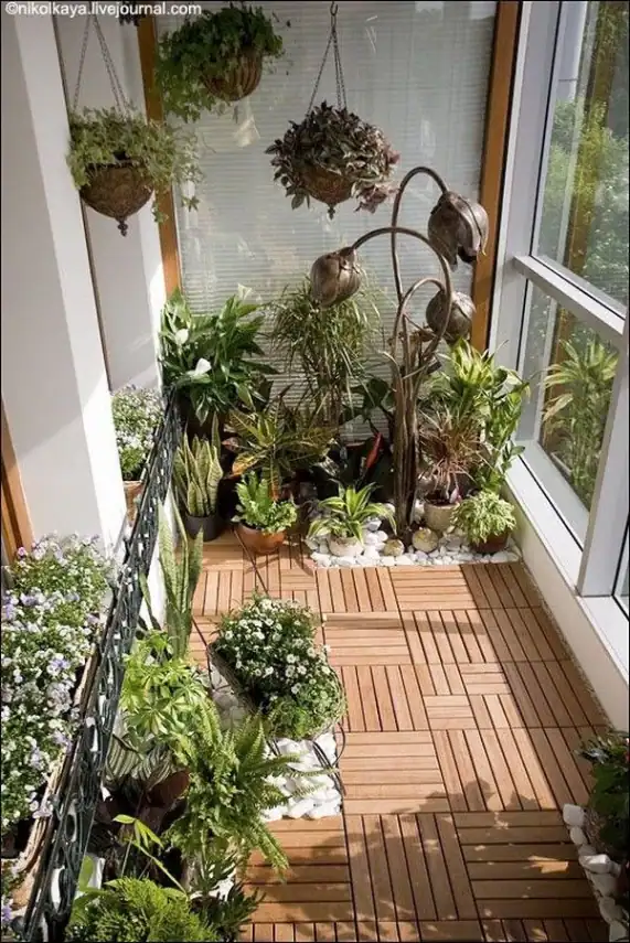 Small-Balcony- Flooring -Ideas