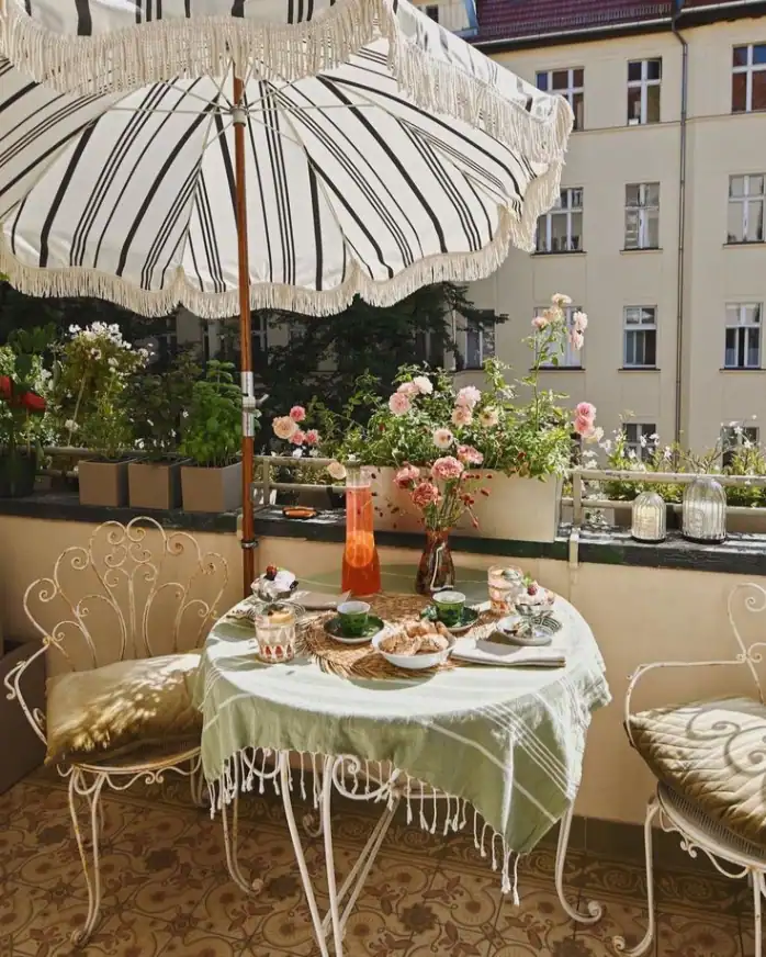 Small- balcony-design- outside