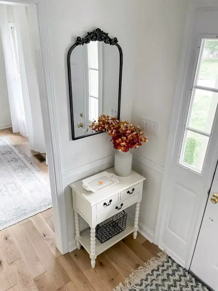 how to decorate a smal entryway