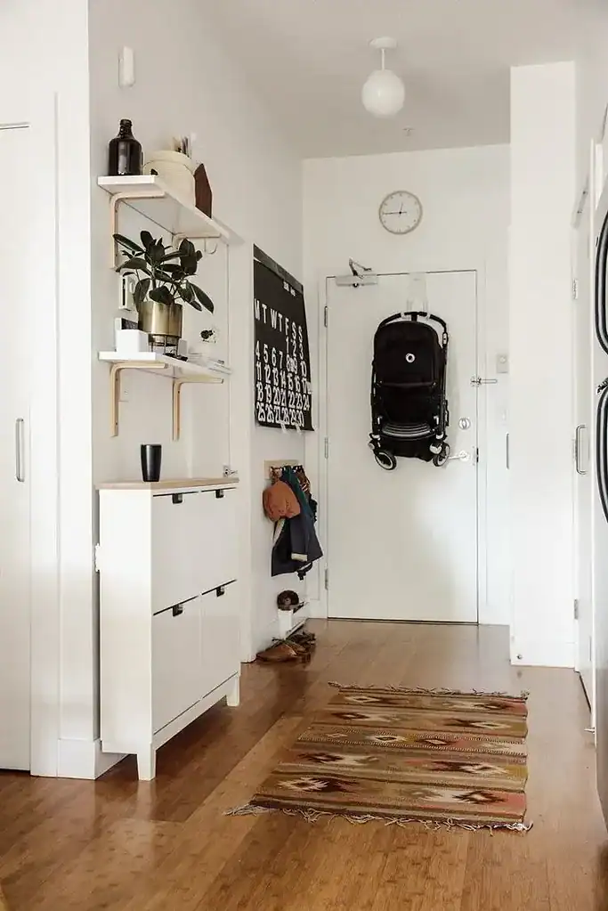 how to make a small entryway appear larger