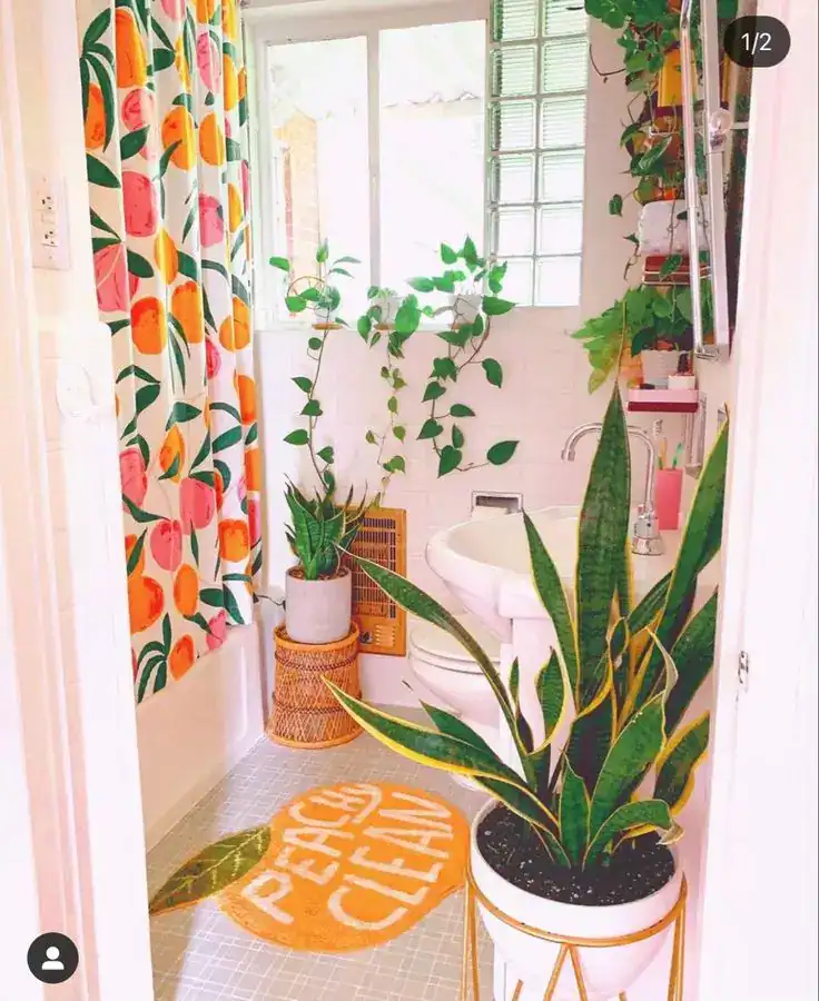 small apartment bathroom decorating